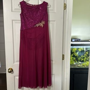Weismann costume maroon
